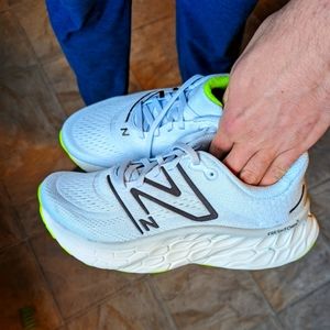 Wms New Balance More v4 size 8.5